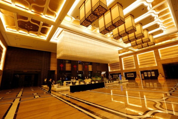 春意盎然，成都茶馆里的养生时光(成都茶馆营业时间)